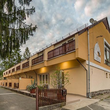 Lipicai Hotel Es Etterem Szilvasvarad Luaran gambar