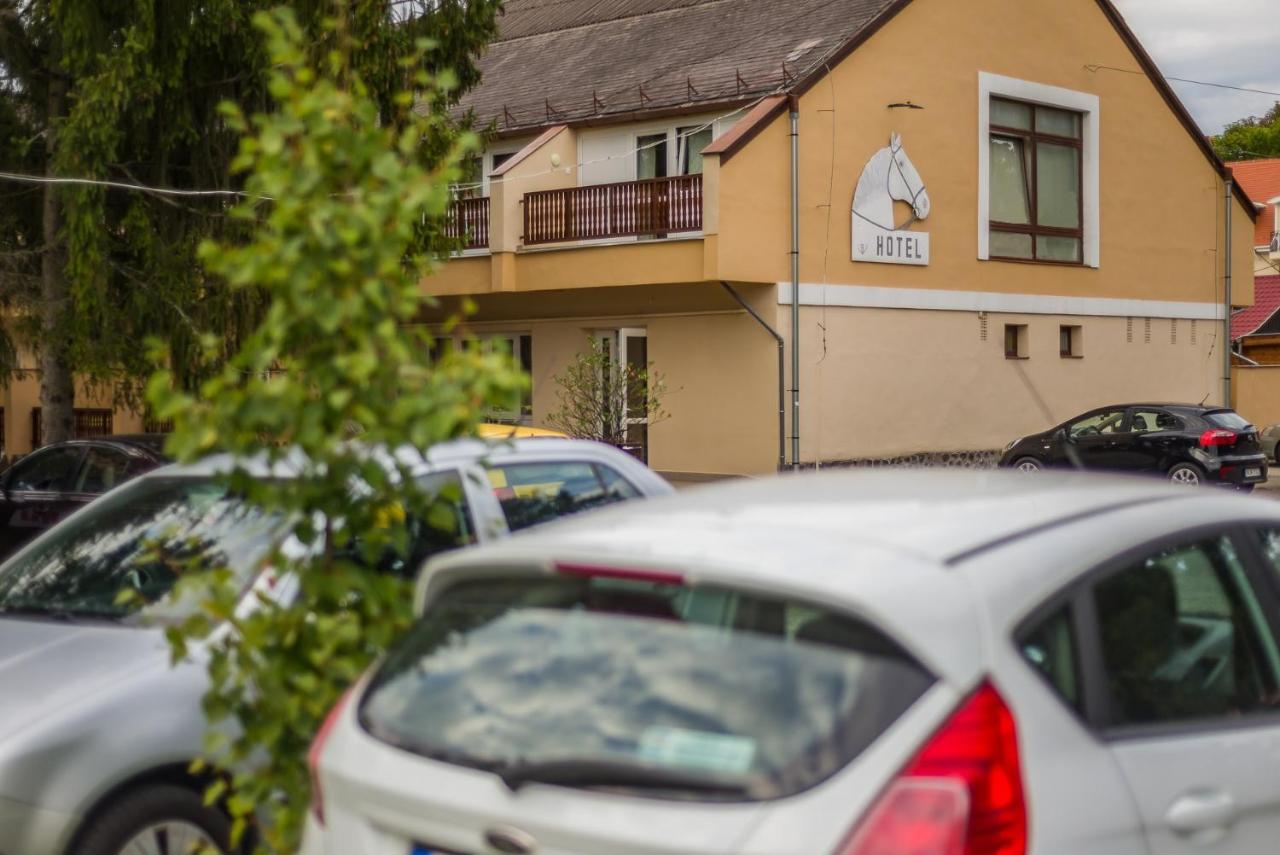 Lipicai Hotel Es Etterem Szilvasvarad Luaran gambar