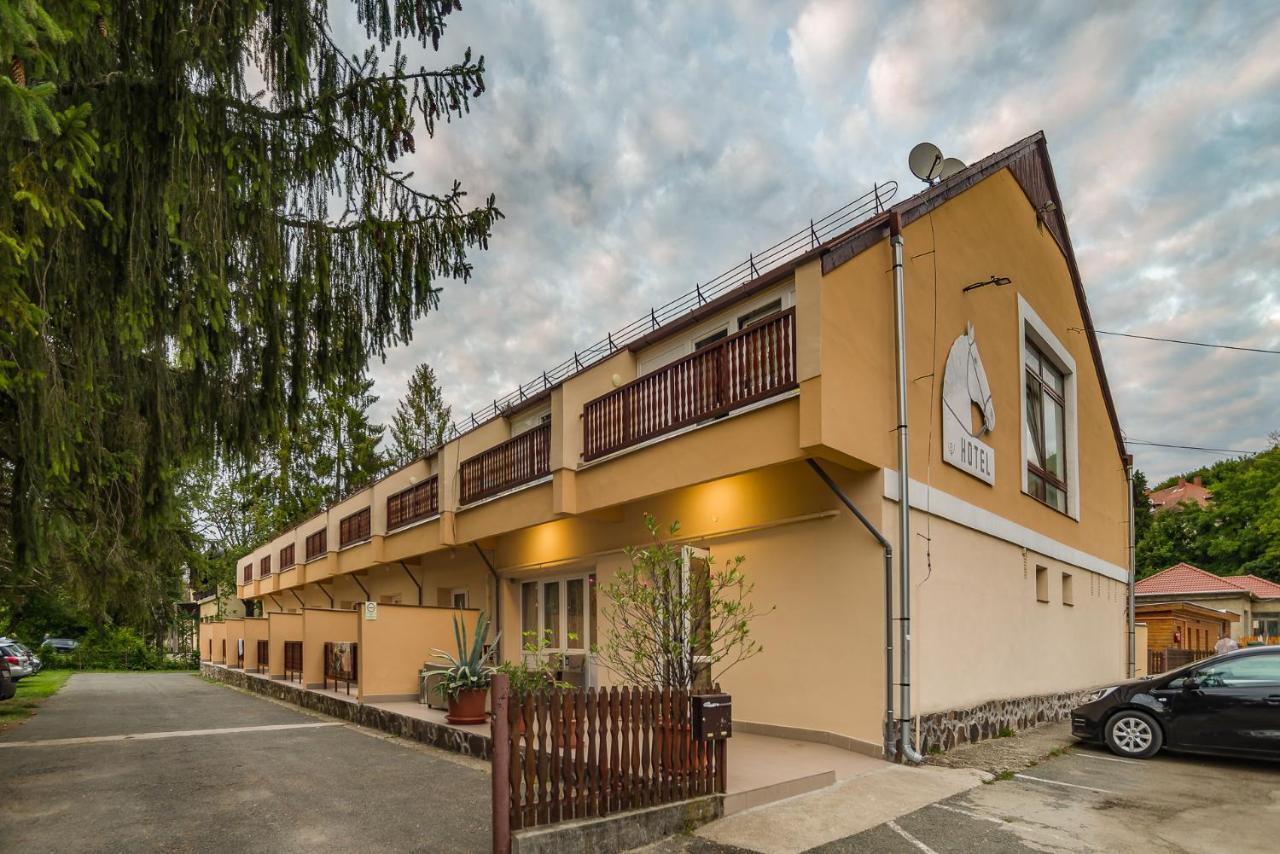 Lipicai Hotel Es Etterem Szilvasvarad Luaran gambar
