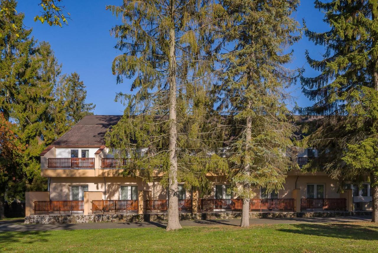 Lipicai Hotel Es Etterem Szilvasvarad Luaran gambar