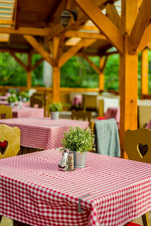 Lipicai Hotel Es Etterem Szilvasvarad Luaran gambar