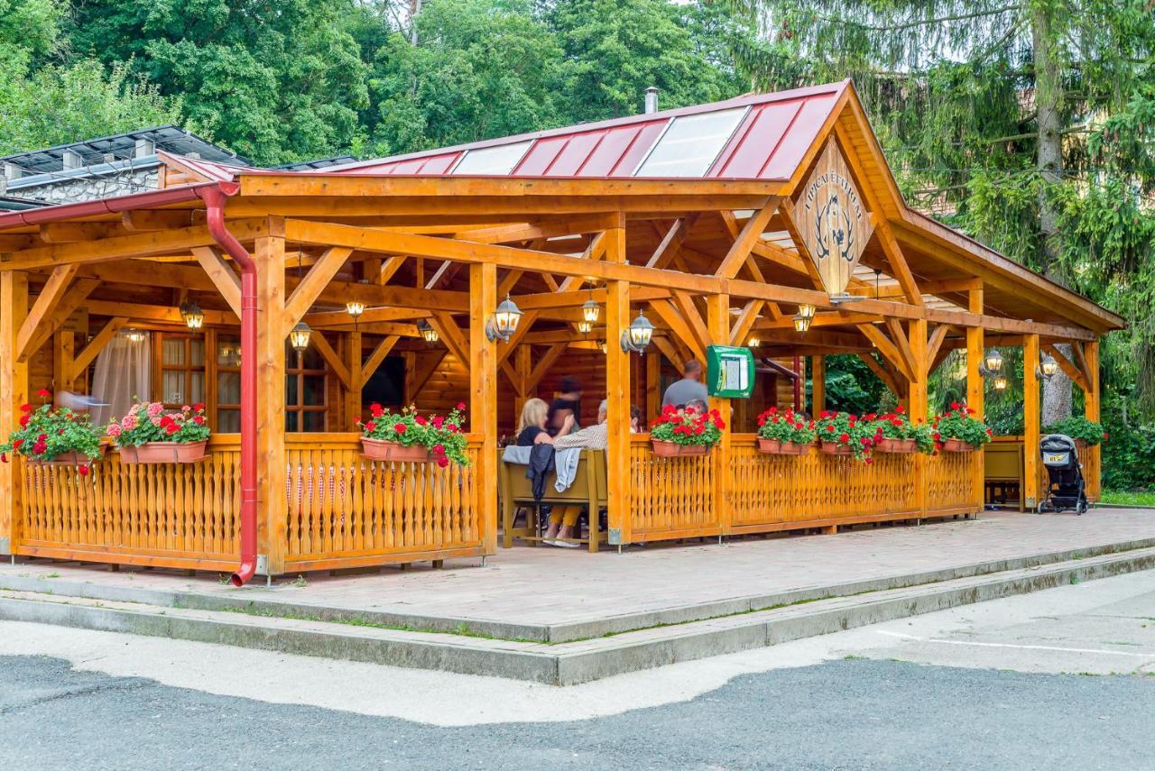 Lipicai Hotel Es Etterem Szilvasvarad Luaran gambar