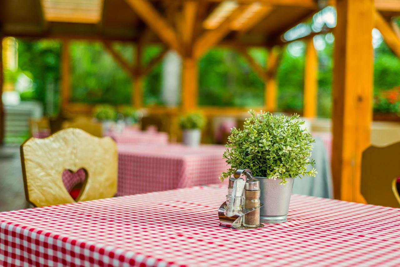 Lipicai Hotel Es Etterem Szilvasvarad Luaran gambar