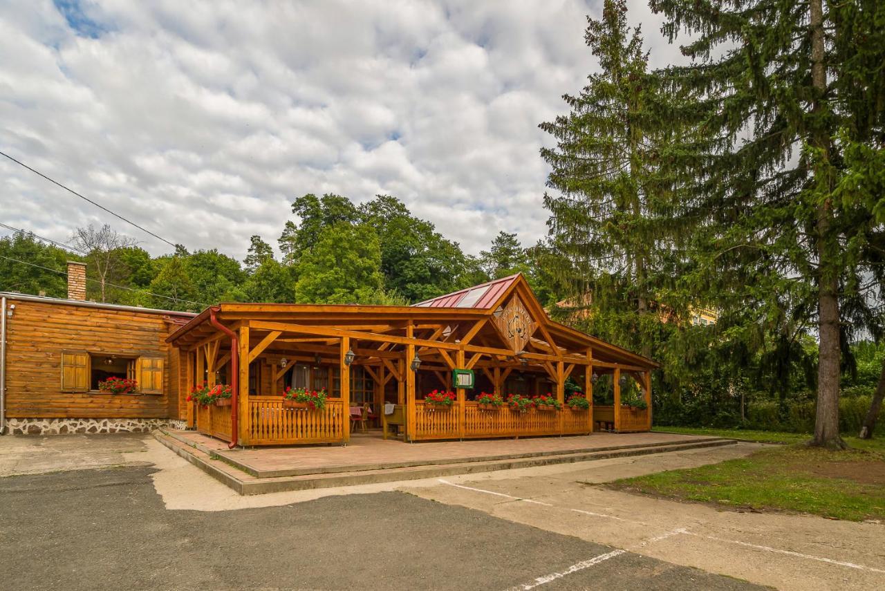 Lipicai Hotel Es Etterem Szilvasvarad Luaran gambar