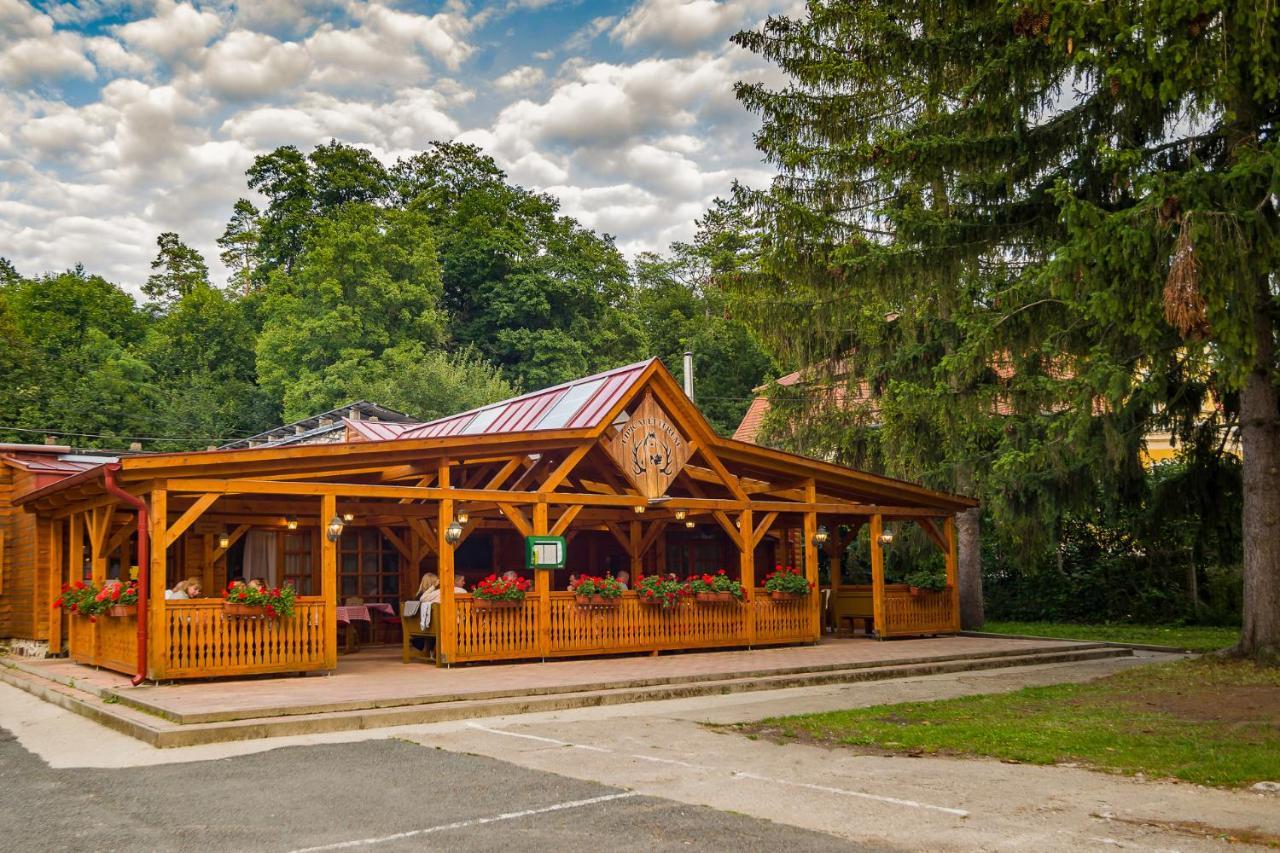 Lipicai Hotel Es Etterem Szilvasvarad Luaran gambar