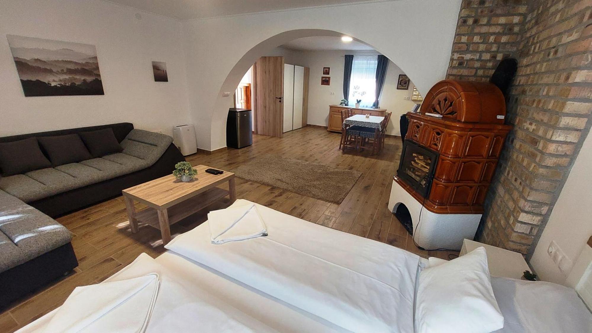Lipicai Hotel Es Etterem Szilvasvarad Luaran gambar
