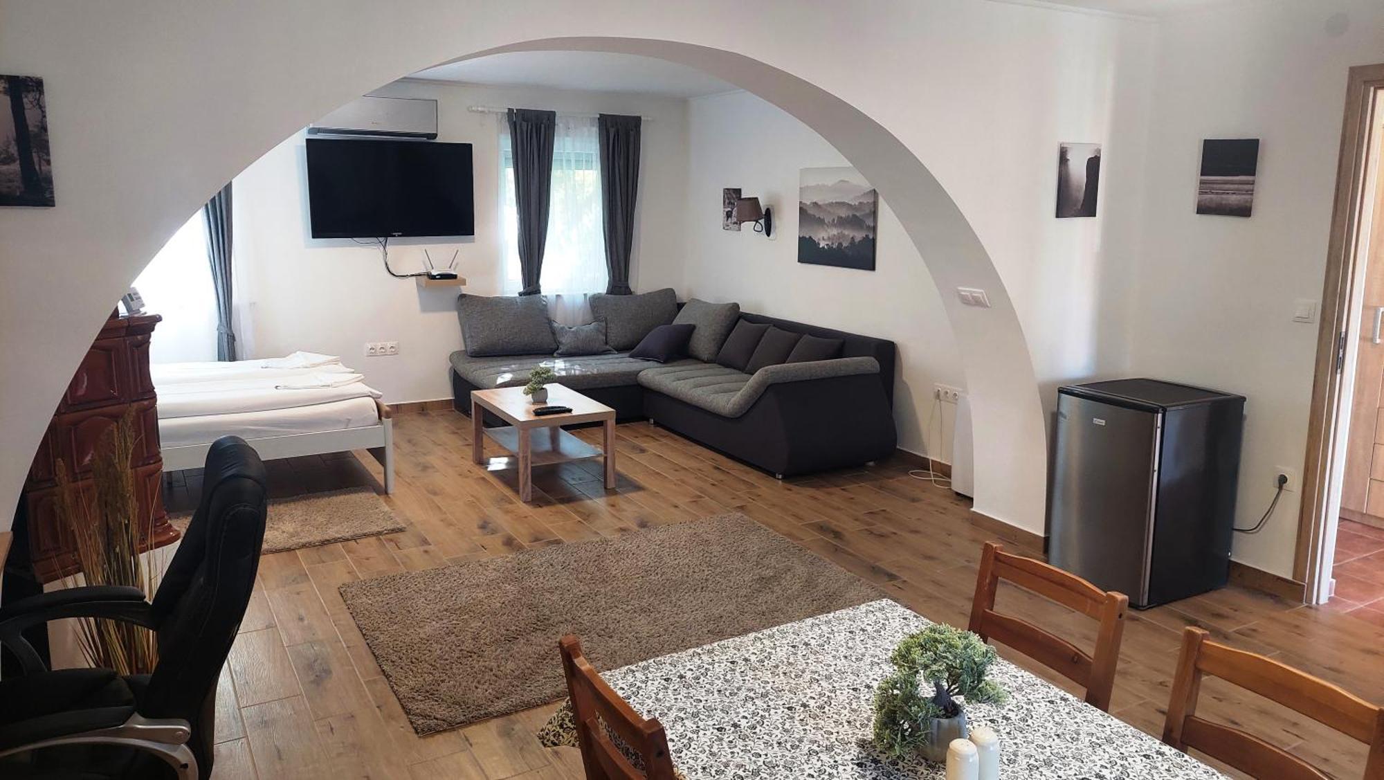 Lipicai Hotel Es Etterem Szilvasvarad Luaran gambar
