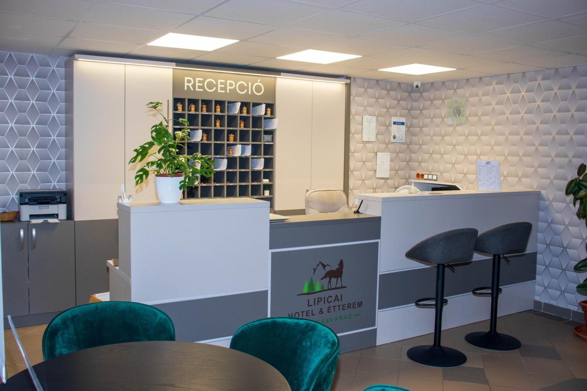 Lipicai Hotel Es Etterem Szilvasvarad Luaran gambar